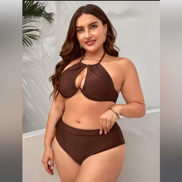 Plus Swimsuit - Picture 3 of 9